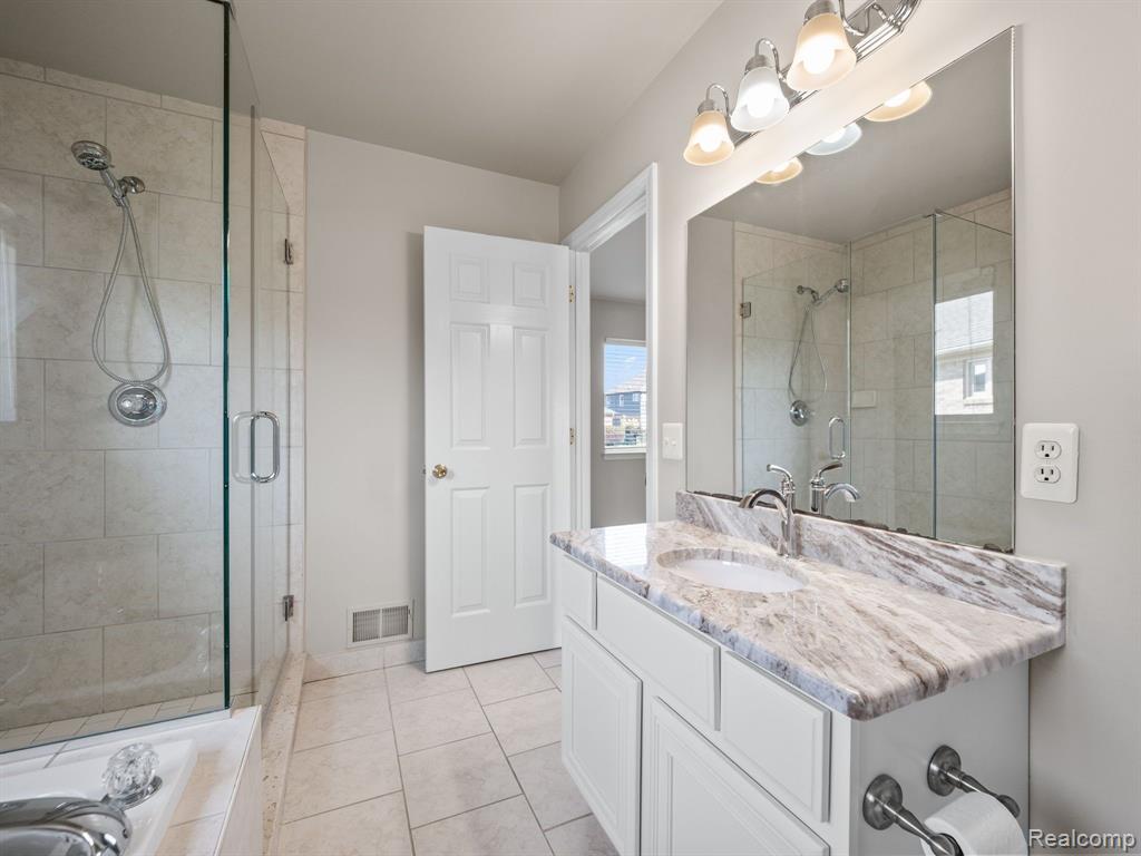51031 HOOK Drive, Macomb, MI 48042 — Photo 37