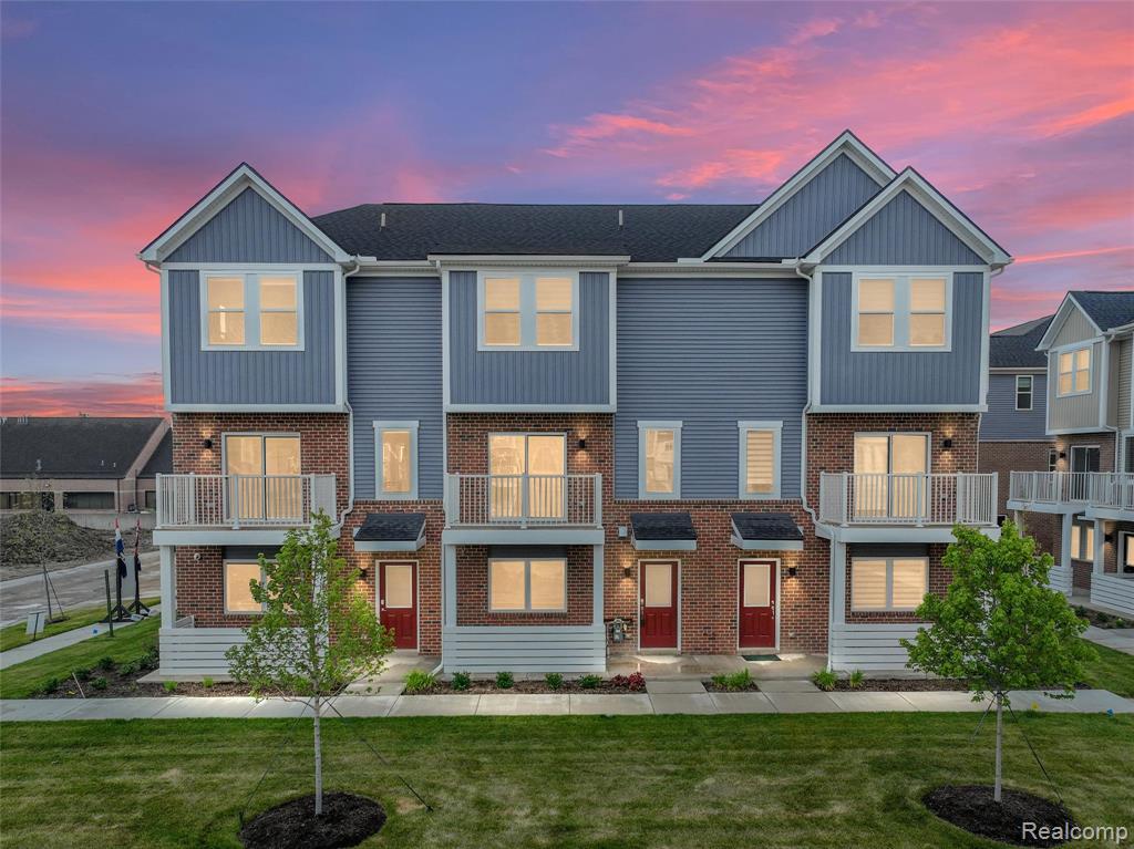 822 Huntley Lane, Troy, MI 48085 — front exterior