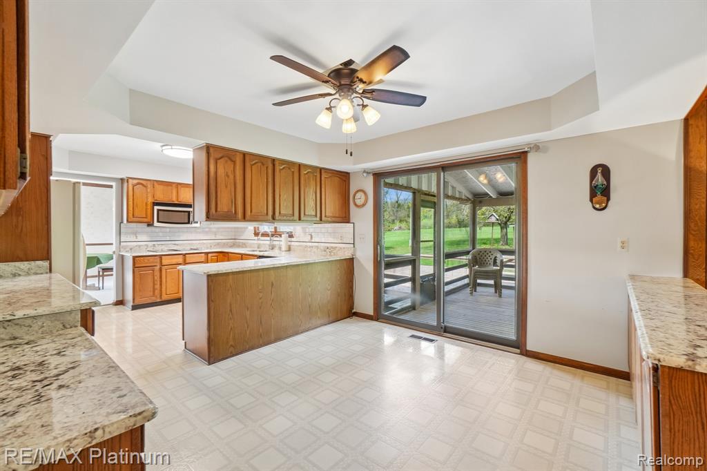 555 Crawford Farm Lane, Milford, MI 48380 — Photo 17