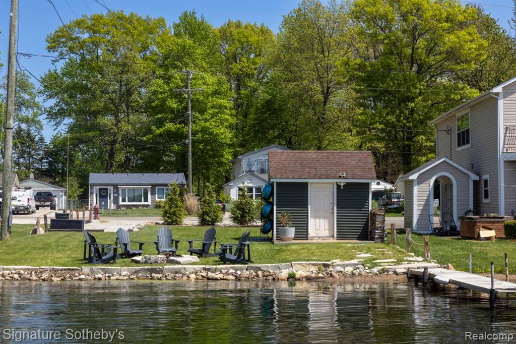 1716 S HUGHES Road, Brighton, MI 48114 — Photo 6