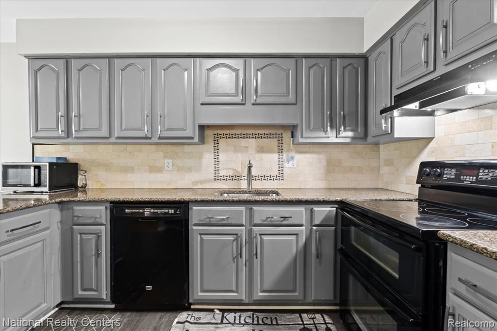 42142 Roscommon Street, Novi, MI 48167 — Photo 11
