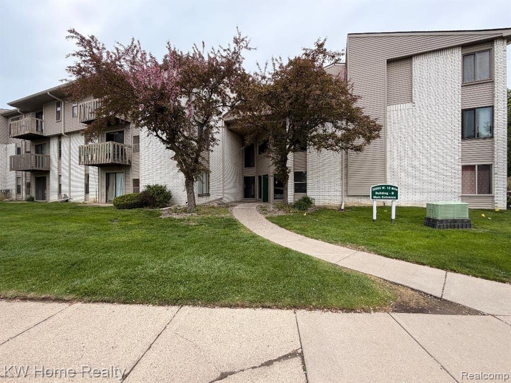 32005 W 12 Mile Road, Farmington, MI 48334