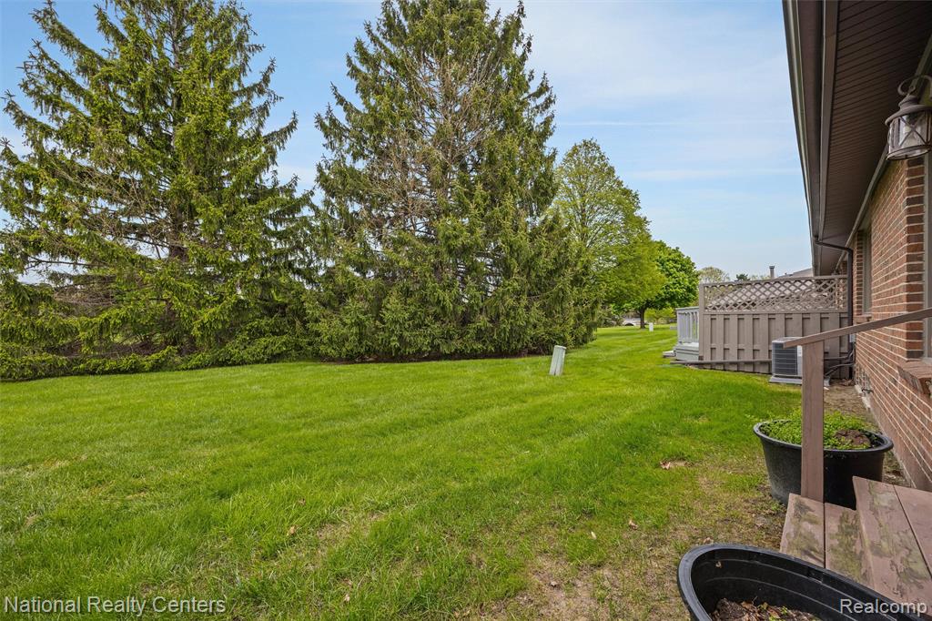 16061 Meadows Drive, Macomb, MI 48044 — Photo 26