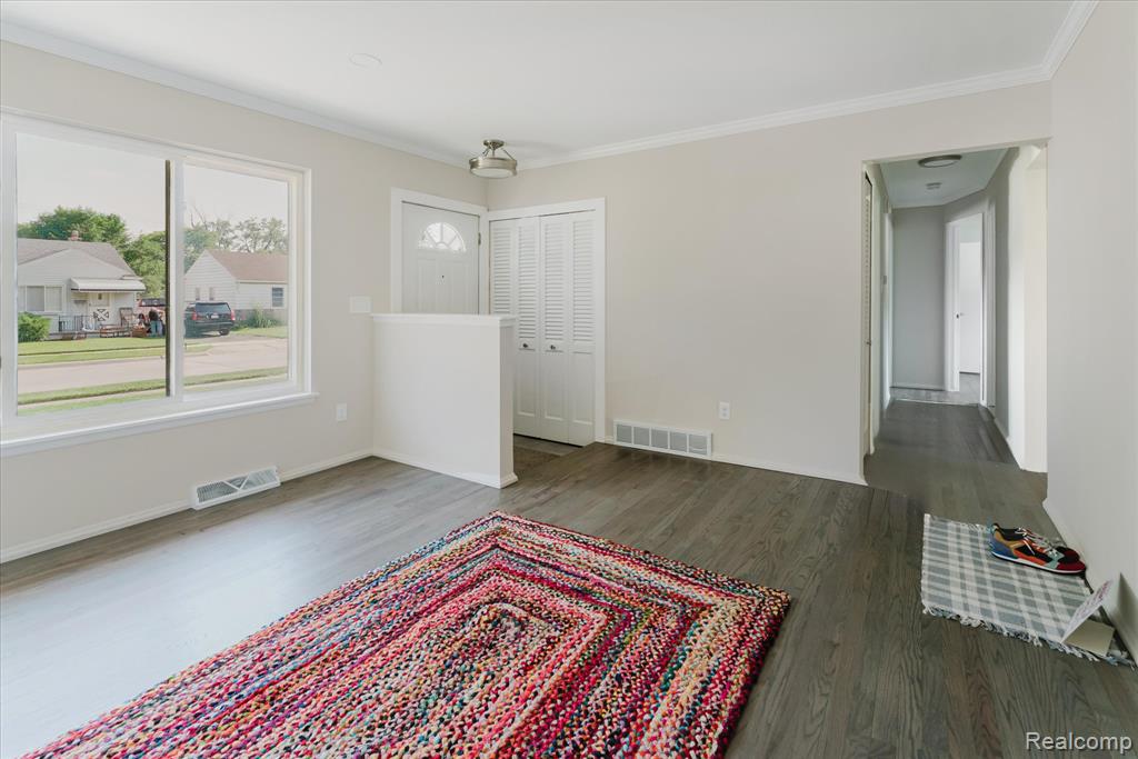 8355 HELEN, Center Line, MI 48015 — Photo 6