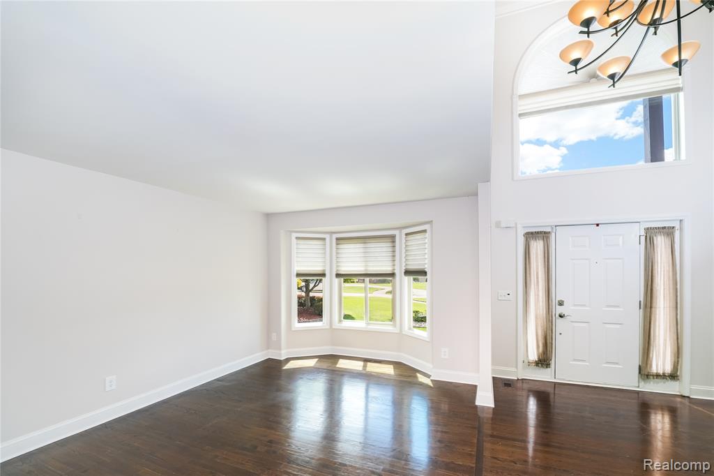 42105 Dorchester Court, Clinton Twp, MI 48038 — Photo 2