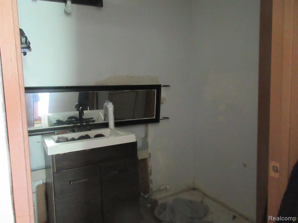 4010 HARDING Street, Detroit, MI 48214 — Photo 6