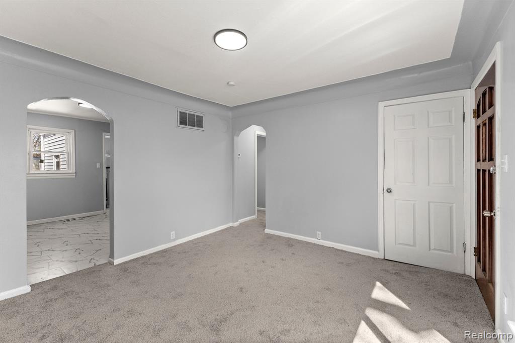 4924 ZIEGLER Street, Dearborn Heights, MI 48125 — Photo 6