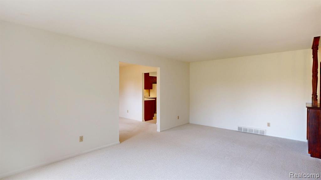 5204 Applewood Drive, Flushing, MI 48433 — Photo 34