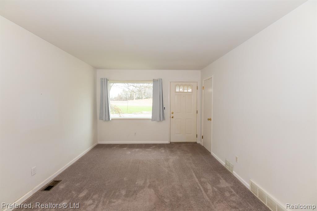 7252 LUANA Avenue, Allen Park, MI 48101 — Photo 8