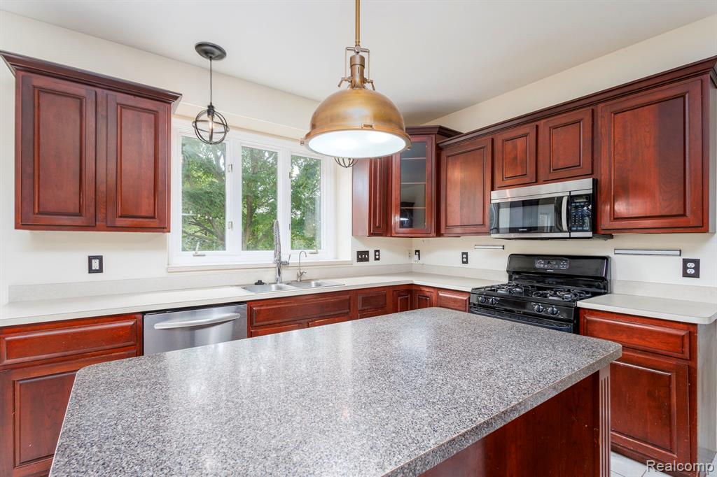 620 Appoline Court, Rochester, MI 48307 — Photo 14