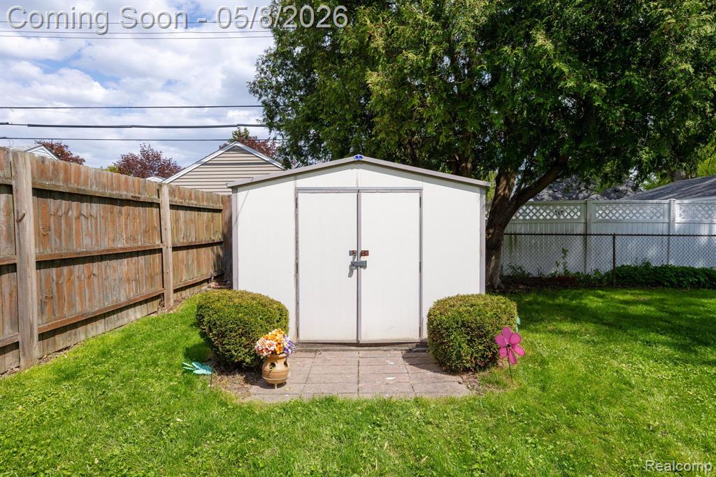 6785 Pelham Road, Allen Park, MI 48101 — Photo 8