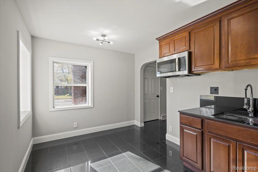 567 E MADISON Avenue, Pontiac, MI 48340 — Photo 17