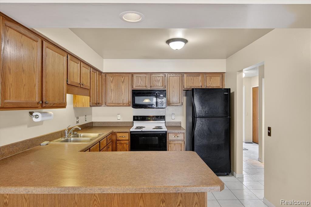 4364 S Meadow Drive, Waterford, MI 48329 — Photo 11