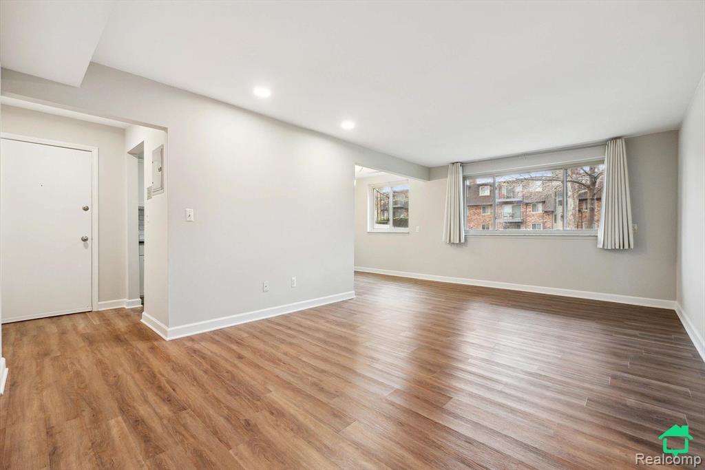412 Riviera Drive, Saint Clair Shores, MI 48080 — Photo 11
