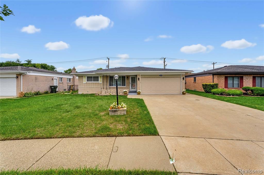 35185 Marina Drive, Sterling Heights, MI 48312
