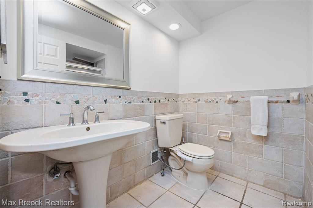 6240 Wynford Drive, West Bloomfield, MI — Photo 34