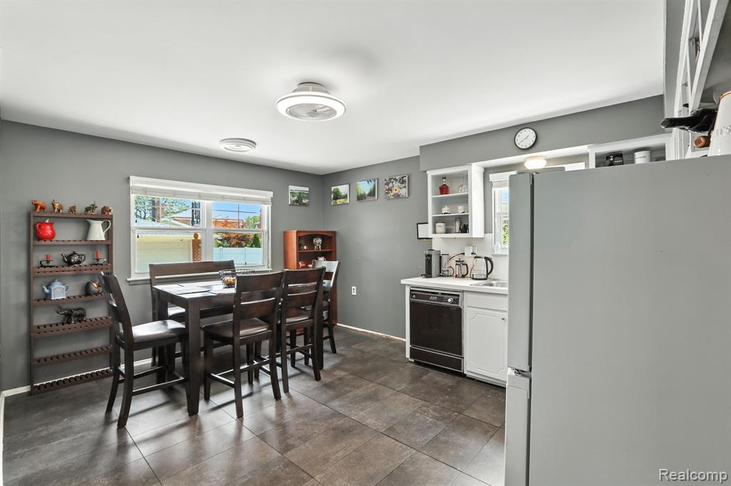 678 Shenandoah Drive, Clawson, MI — Photo 11