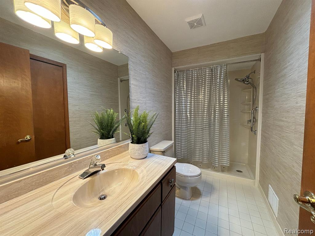 34060 HILLSIDE, Farmington Hills, MI 48335 — Photo 20