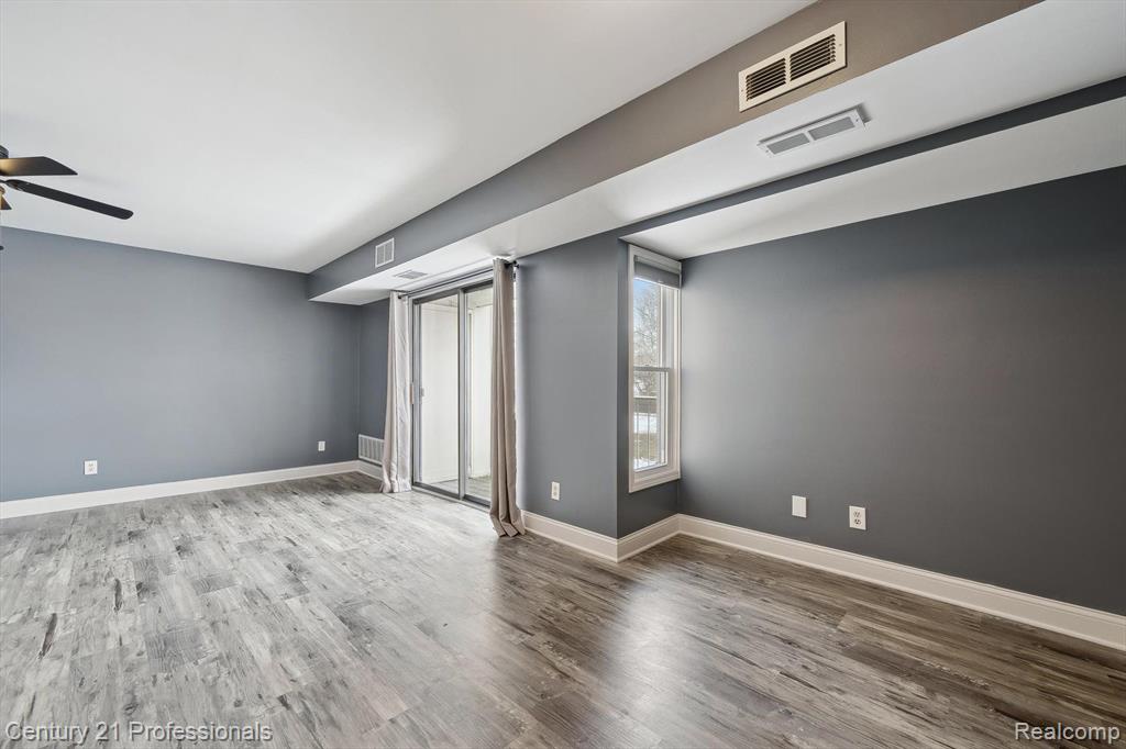 30535 W 14 MILE Road, 20, Farmington Hills, MI 48334 — Photo 10