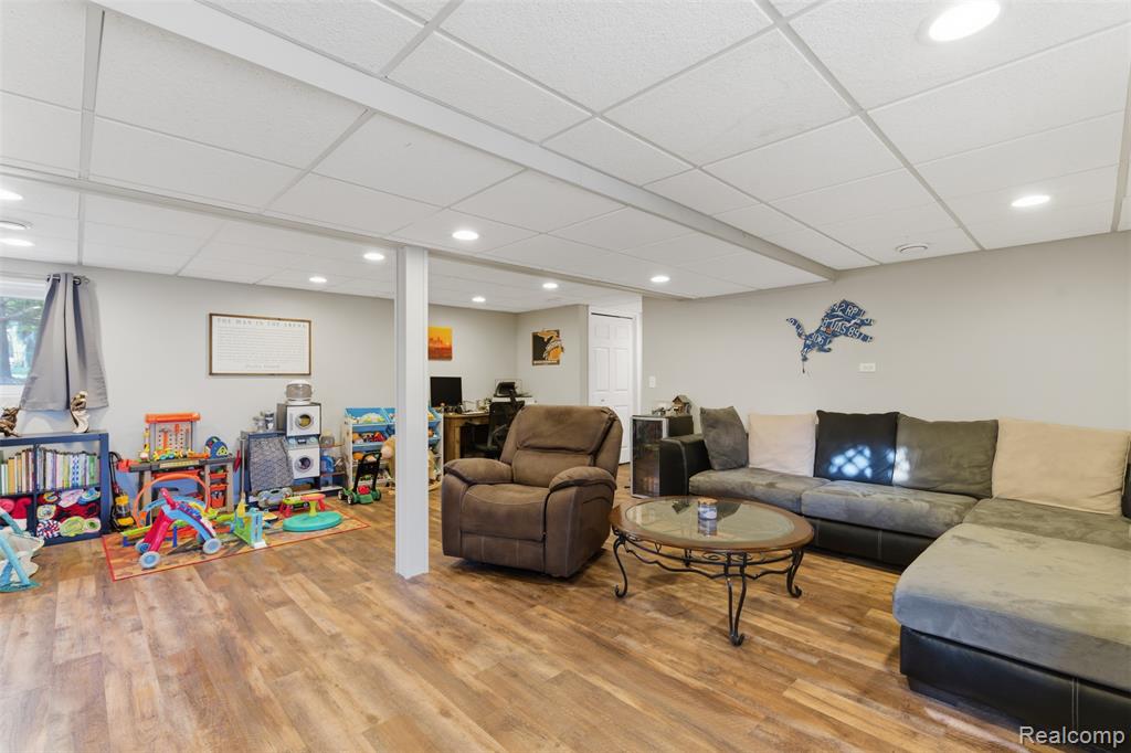 4051 Lake Front Street, Waterford, MI 48328 — Photo 26