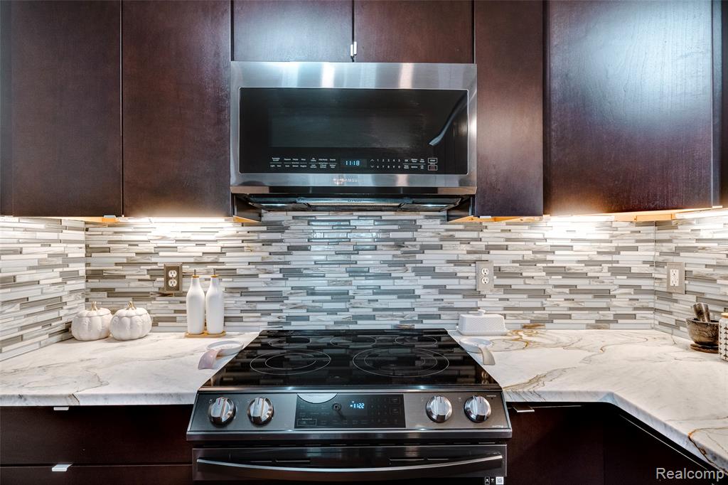 41643 Tera Lane, Novi, MI — Photo 18