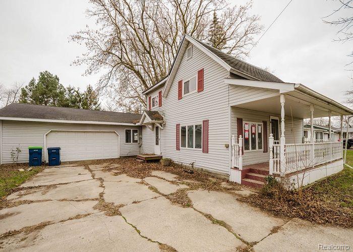 241 W CHESTNUT Street, Breckenridge, MI 48615 — Photo 4