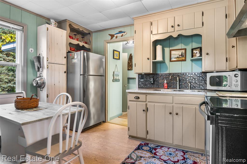 457 Lake Street, Frankfort, MI 49635 — Photo 10