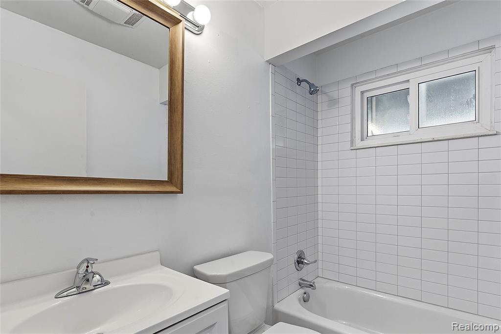 1575 W 13 Mile Road, Madison Heights, MI 48071 — Photo 12