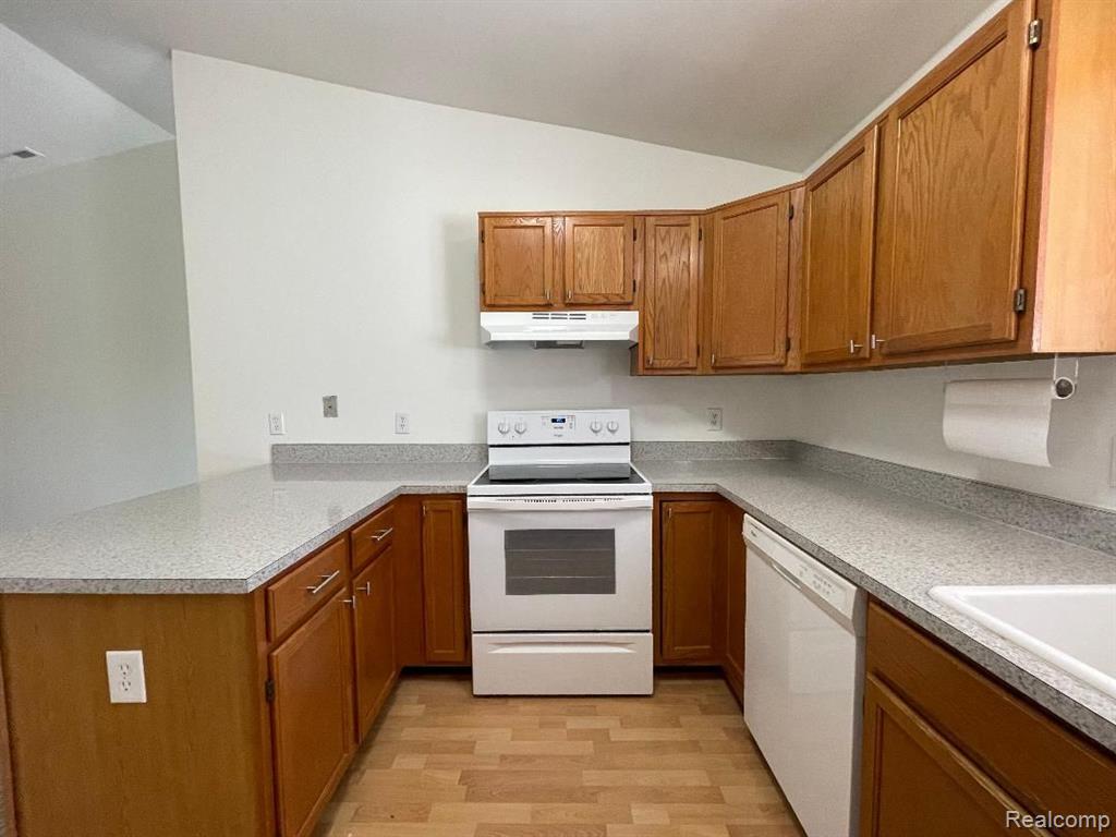 42597 LILLEY POINTE Drive, Canton, MI 48187 — Photo 10