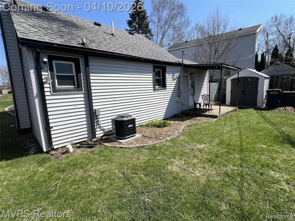 6421 Cloverton Drive, Waterford, MI 48329 — Photo 16