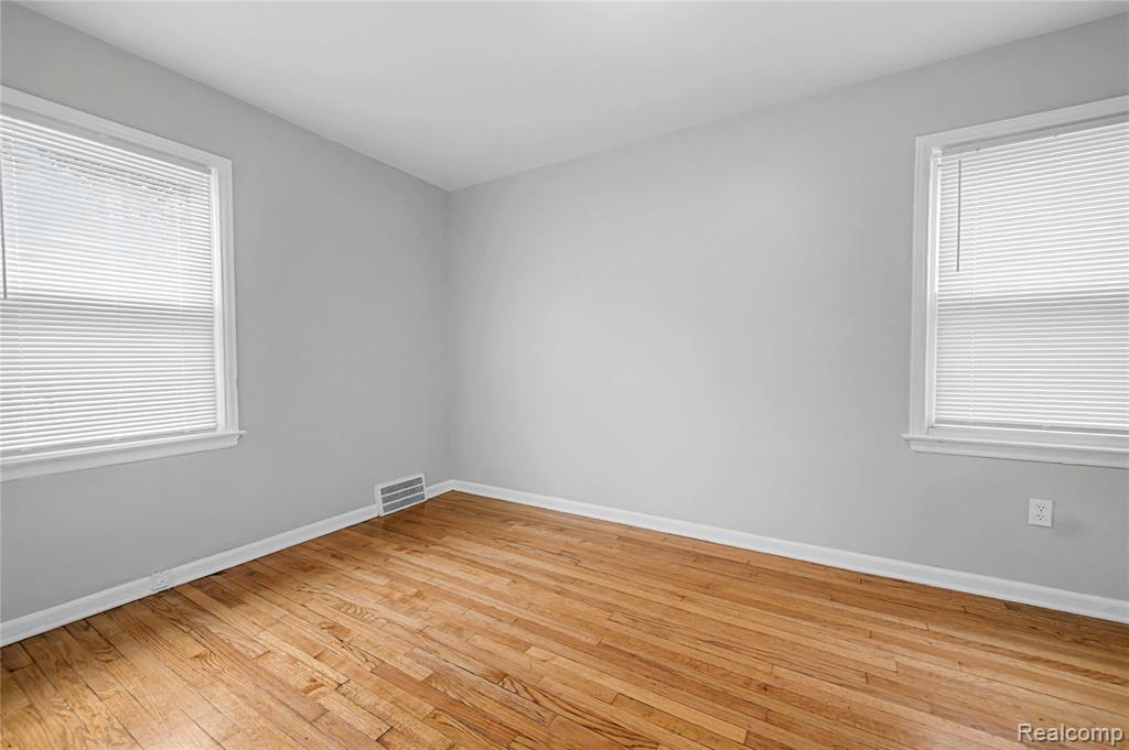 516 E Granet Avenue, Hazel Park, MI 48030 — Photo 12