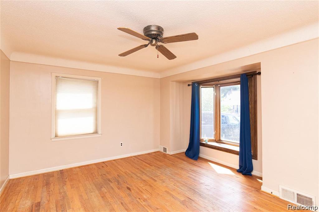 9622 Seminole, Redford, MI 48239 — Photo 2