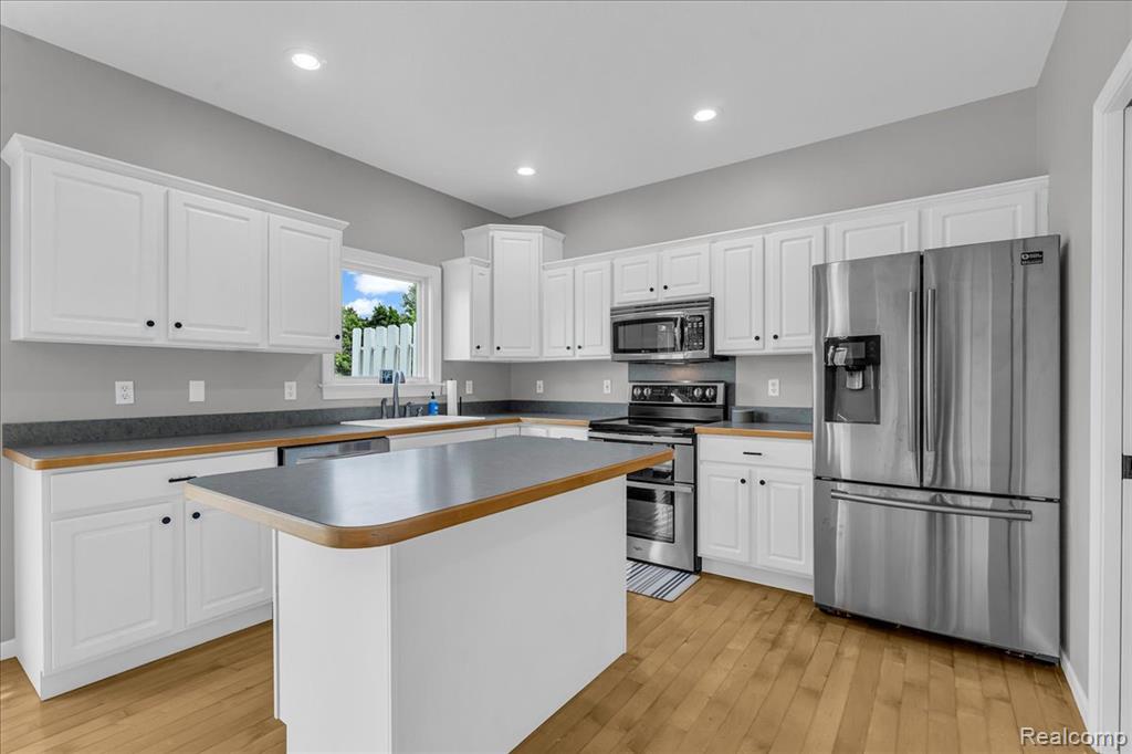 8327 Parkside Drive, Grand Blanc, MI 48439 — Photo 14