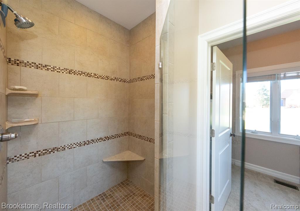 897 MOLDOVIA Drive, White Lake, MI — Photo 27