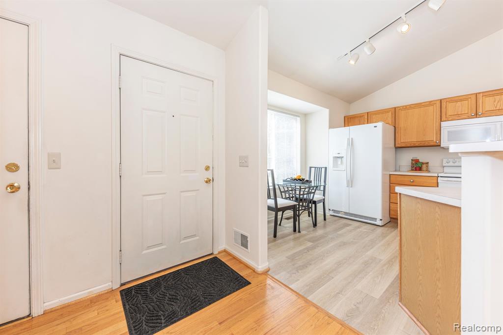 4036 BOULDER POND Drive, 15, Ann Arbor, MI 48108 — Photo 12