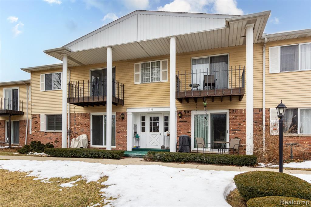 5273 HIGHLAND Road, Waterford, MI 48327 — Photo 2
