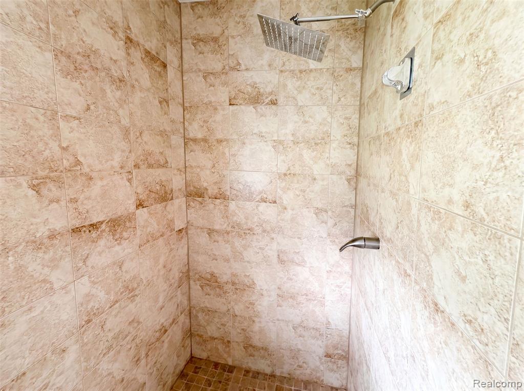 5456 Northlawn Drive, Sterling Heights, MI 48310 — Photo 6