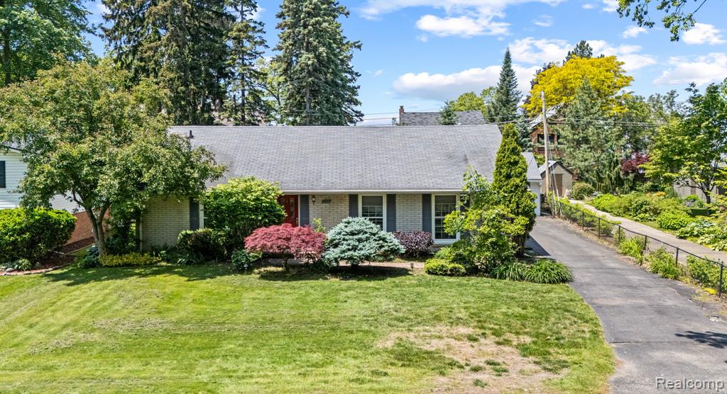2420 Garland Street, Keego Harbor, MI 48320 — Photo 2