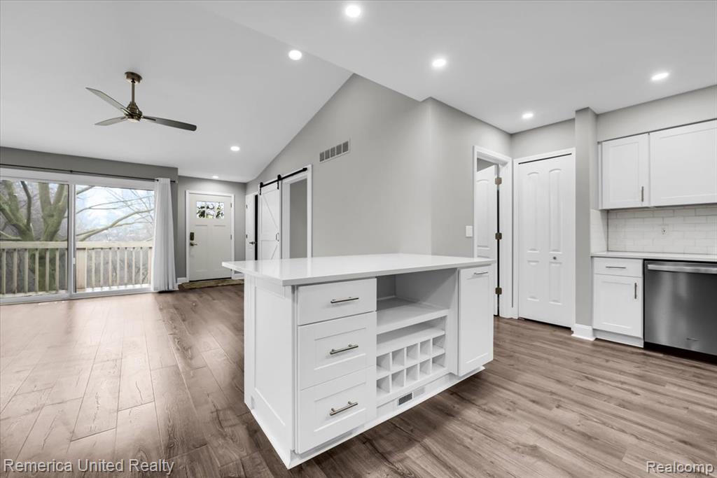 7968 Lawrence, West Bloomfield, MI — Photo 14