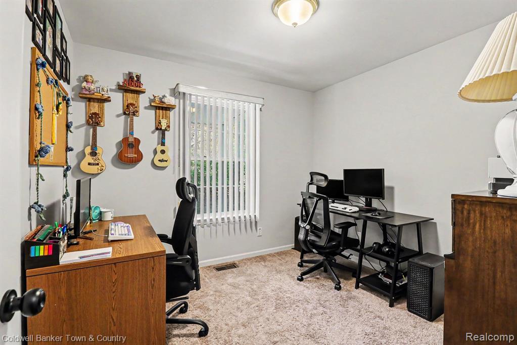 47083 Auburn Court, Utica, MI 48317 — Photo 14