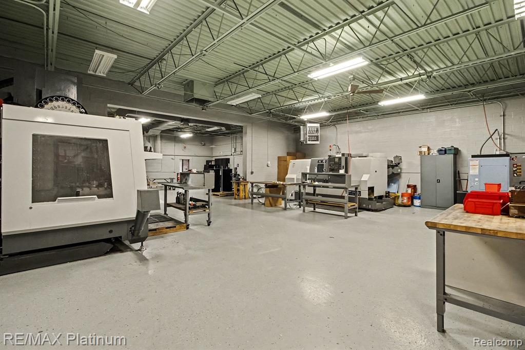 1200 HOLDEN AVENUE, Milford, MI, 48381