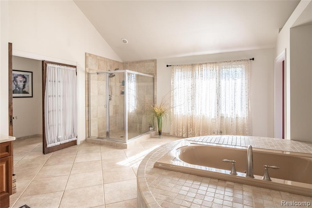 4575 Forest Edge Lane N, West Bloomfield, MI 48323 — Photo 52