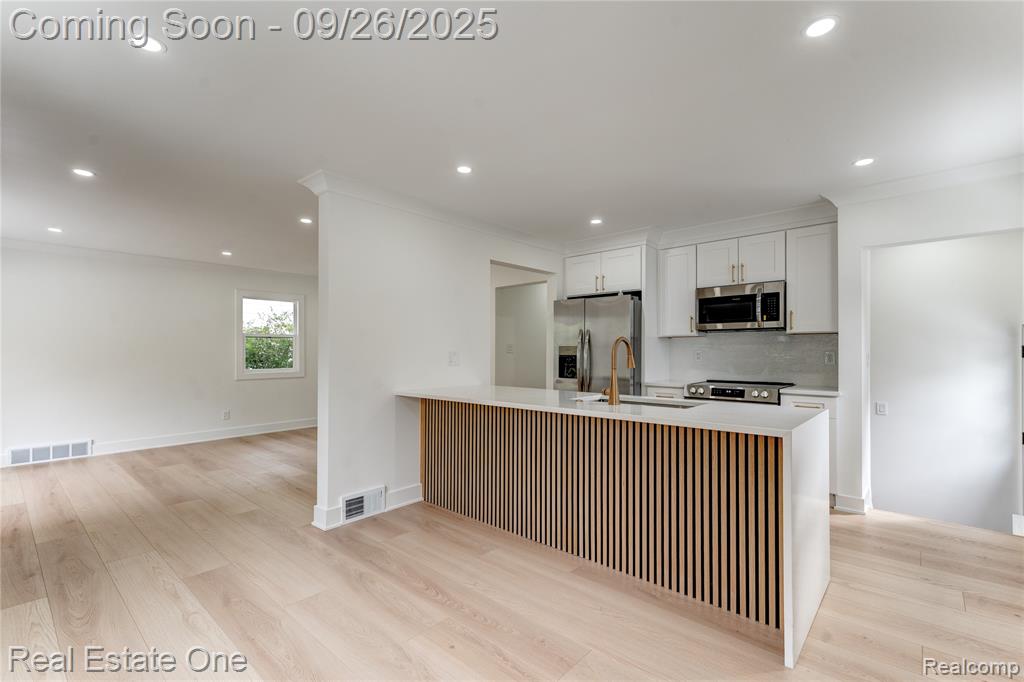 4702 Thorncroft Avenue, Royal Oak, MI 48073 — Photo 8