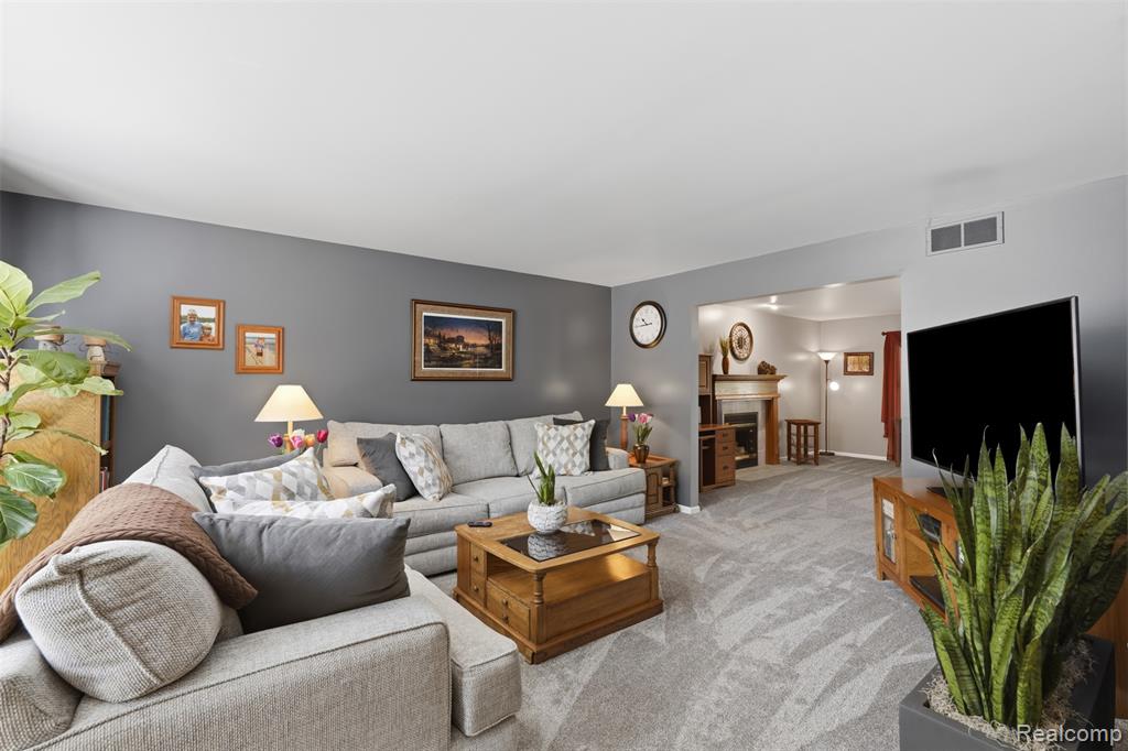 6263 Shadetree Court, Howell, MI 48843 — Photo 4