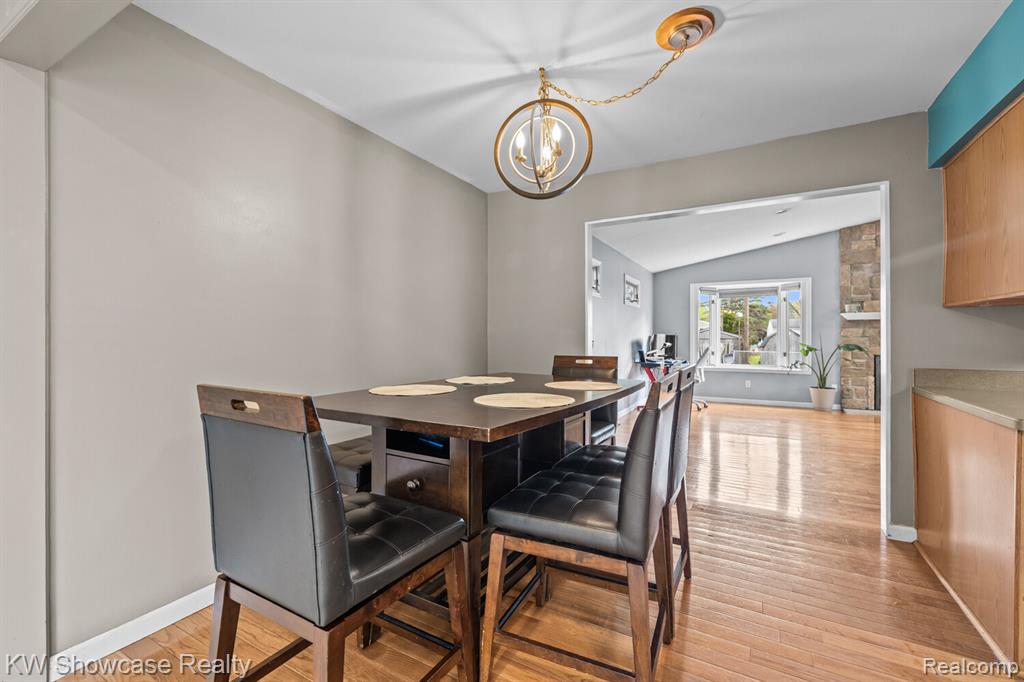 2922 Airport Road, Waterford, MI 48329 — Photo 8