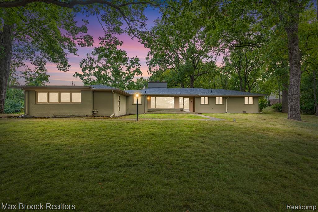 3988 Lakeland Lane, Bloomfield Hills, MI 48302