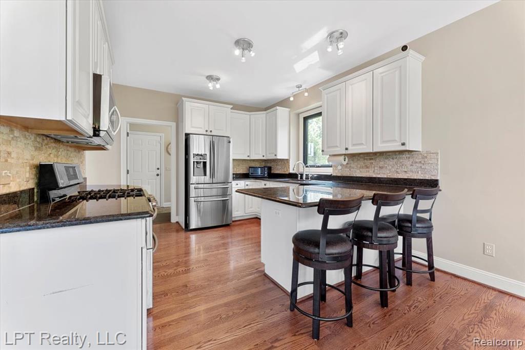 8617 Bonaventure Drive, Brighton, MI 48116 — Photo 13