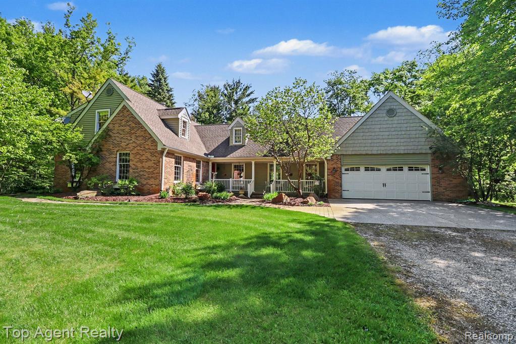 2411 Farmbrook Trail, Oxford, MI 48370 — Photo 2