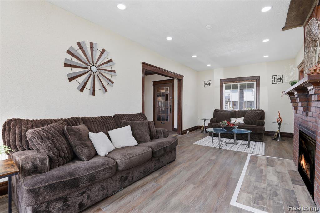 839 Webb Street, Detroit, MI 48202 — Photo 8
