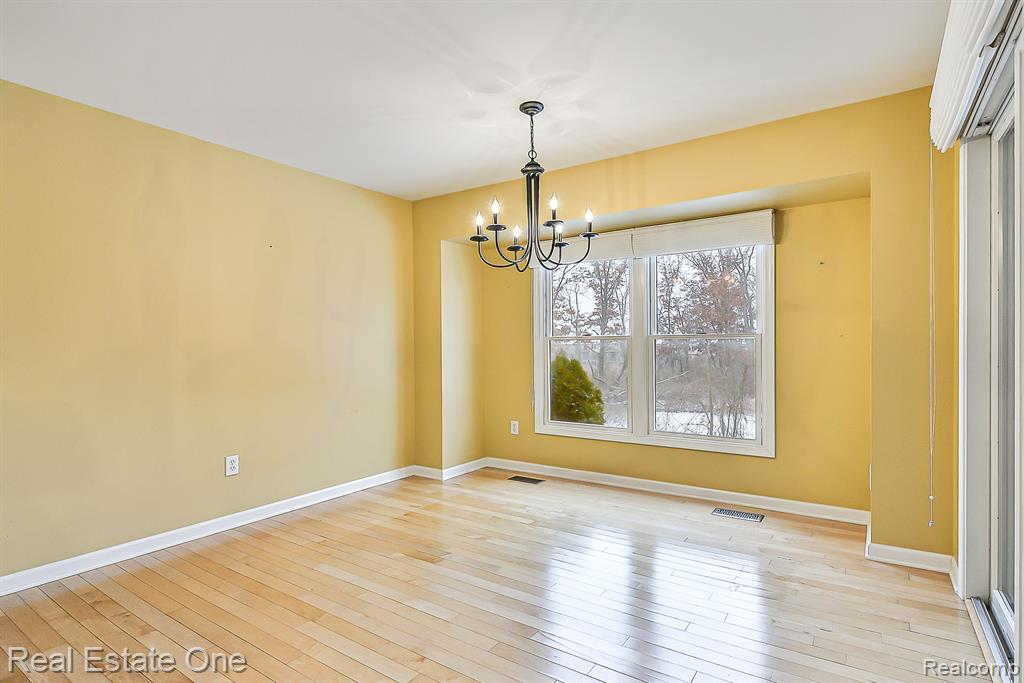 941 PERSIMMON Drive, Brighton, MI 48116 — Photo 14